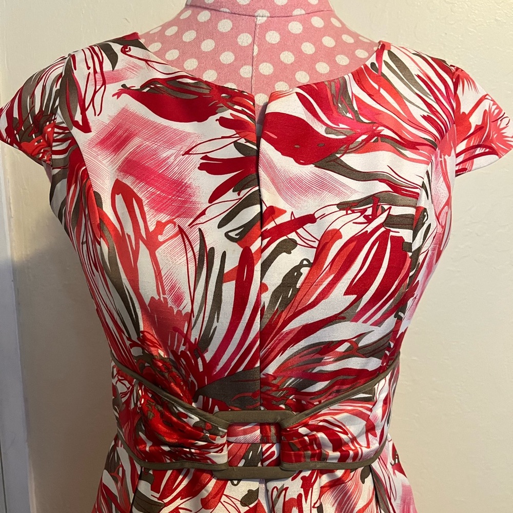 Ellen Tracy Size 6P Flower pattern dress